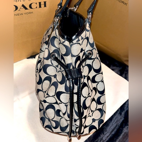 Coach Shoulder Bag in signature Jacquard...Good used condition - Picture 4 of 14